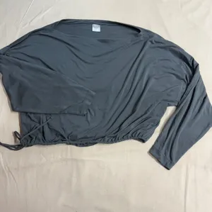 Athleta women’s cinch bottom flowy top with flowy sleeves size M thumbnail 2