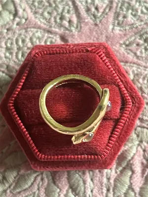 Gorgeous Golden Ring w/ Precious Purple Gemstone Cocktail Ring S 7 thumbnail 2