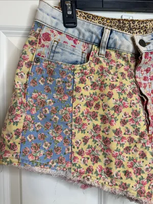 FARM Rio Anthropologie Floral Patchwork Denim-Trim Shorts sz 28 thumbnail 4