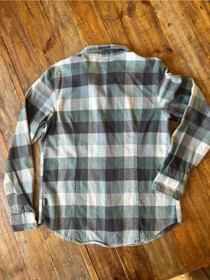 Patagonia women's Mint & Dark Green Plaid Button-Down Shirt thumbnail 3