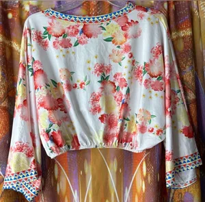 Floral V thumbnail 3