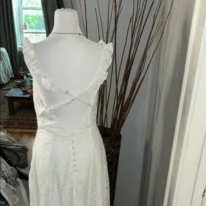 Lulus White Sleeveless Scoop Neck Wedding Gown thumbnail 3