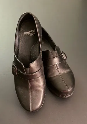 Dansko Black Leather Womens Slip-On Loafers with Buckle Size 39 8.5–9 thumbnail 1