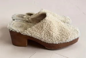VINCE CAMUTO Rimindel Faux Shearling Clogs Mules Size 8.5 thumbnail 1