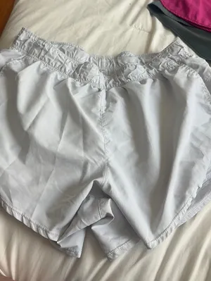 white athletic shorts with pockets Size L thumbnail 1
