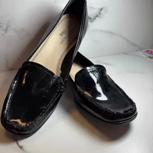 Anne Klein iFlex Black Patent Leather Loafers Moc Toe Flats AK7VAMA Womens 7.5M thumbnail 1