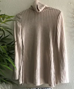 Beige turtleneck long sleeve sweater top with side slits (Size S) thumbnail 2