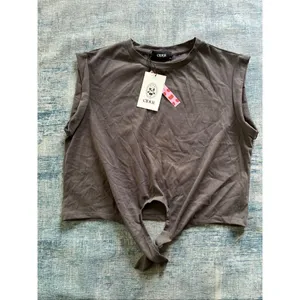 NWT! Cider Gray Twist Front Round Neck Cuffed Sleeve Tee Large thumbnail 2