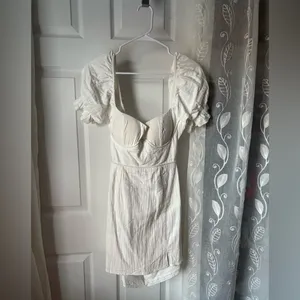 New NWT Here Comes the Sun mini dress back cutout puffy sleeves babydoll size M thumbnail 2
