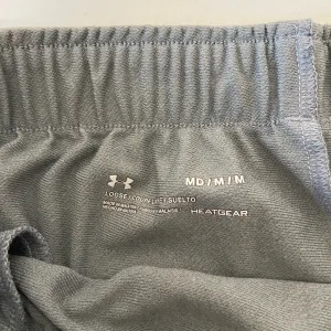 NWOT | Under Armour women’s heatgear “loose” light gray white athletic‎ shorts M thumbnail 5