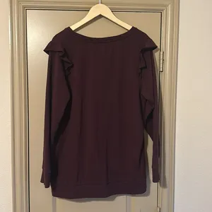 Torrid Crewneck Sweater Ruffled Size 2 thumbnail 4