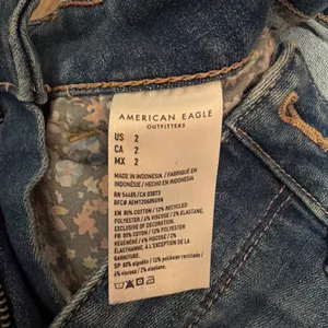 American Eagle Women’s Super High Rise Shortie Denim Floral Pocket Shorts-Sz 2 thumbnail 6