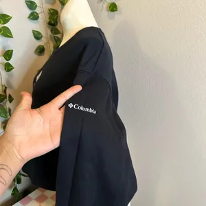 Womens Columbia black and white cropped crewneck size medium thumbnail 4