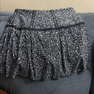 Lululemon Lost In Pace Skirt (Tall) (15") Daisy Dust Alpine White Black / Black thumbnail 6