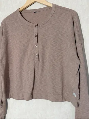 Vuori Women’s Long Sleeve Sunrise Oversize Henley Top Shirt in Goldenrod M thumbnail 5