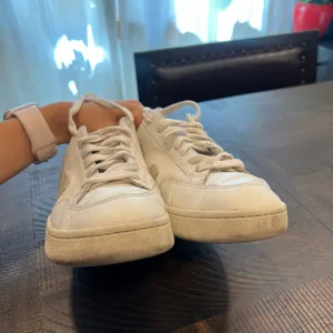 Veja V-12 Leather Sneakers in Extra-White/Sable 7 women thumbnail 13