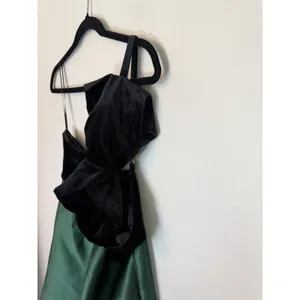 Petal & Pup Amelia One-Shoulder Velvet & Satin Midi Dress Emerald Black Sz L NEW thumbnail 9