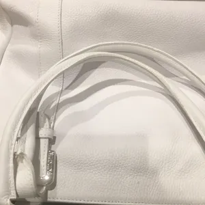 White handbag thumbnail 5