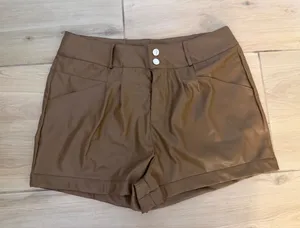 NEW Vegan Leather High Waist Shorts Pleated Pockets XL thumbnail 1