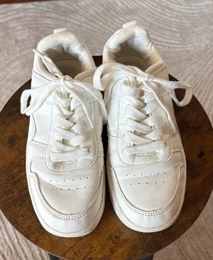 Classic White Sneakers Size 5.5 thumbnail 1