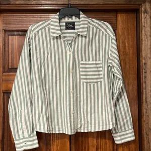 Abercrombie & Fitch cropped Green and White Striped Shirt thumbnail 2