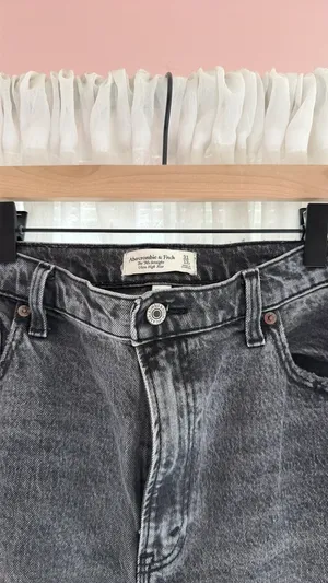 Abercrombie Straight 90s Ultra High-Rise Curve Love thumbnail 2
