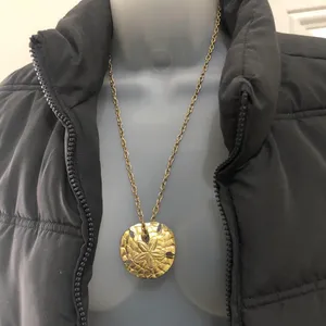 90s Unique edge streetwear Gold tone sand dollar pendant medallion necklace jewelry. thumbnail 2
