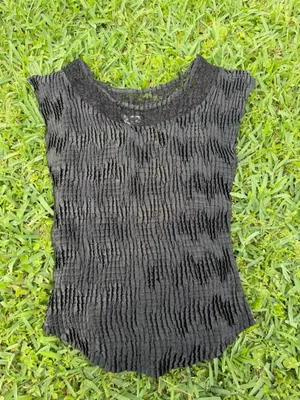 Vintage Nicola Black Crinkle Stretch Top Lace Neckline Size M thumbnail 2