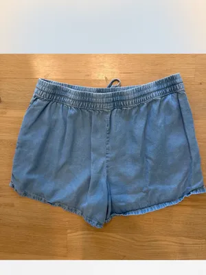 GAP Women's Light Wash Shorts thumbnail 2