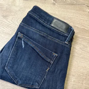 •EXPRESS• MID RISE LEGGING JEANS thumbnail 2