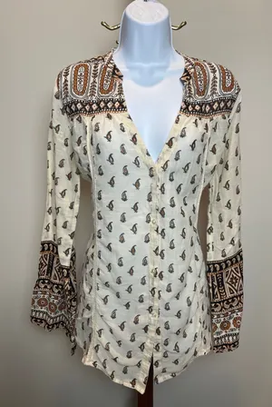 Billabong Boho Button Up V Neck Top Size L Cream Lightweight thumbnail 1