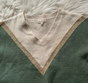 Aaron & Amber V-Neck Geometric Oversized Sweater thumbnail 2
