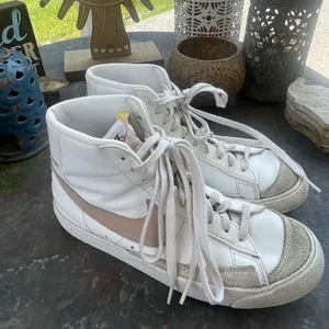 Women’s Nike Blazers ‘77 White and Pink High-Top Sneakers Vintage Classic Sz9 thumbnail 5