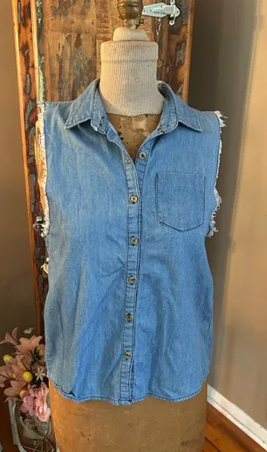 Vintage Havana Light Blue Denim S/L Button-Up Shirt w/Hi Low Hem | Size Large thumbnail 1