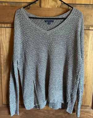 American Eagle Outfitters Gray V-Neck Knit Sweater Size Medium thumbnail 1