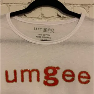 🇺🇸 NWOT Umgee White‎ Short Sleeve Logo Tee Shirt thumbnail 3