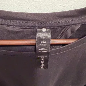 Yogalicious Long Sleeve‎ Top Black Medium Open Back Athleisure Gym Workout thumbnail 2