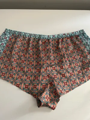 Victoria’s Secret shorts - size large thumbnail 3