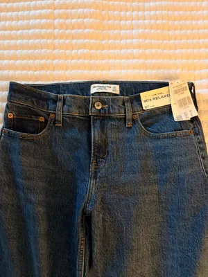 Low-Rise Abercrombie Jeans thumbnail 2