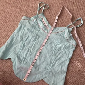 Mika & Gala Scalloped Cropped Eyelet Tank Top Blouse Aquamarine Teal Size 10 EUC thumbnail 12