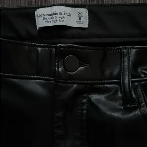 Abercrombie & Fitch Curve Love Vegan Leather Ankle Straight Pant thumbnail 5