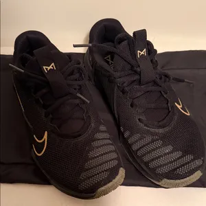 Nike unisex Black and Gold Metcon 9 women’s 8 thumbnail 1