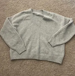 Hollister Sweater thumbnail 1