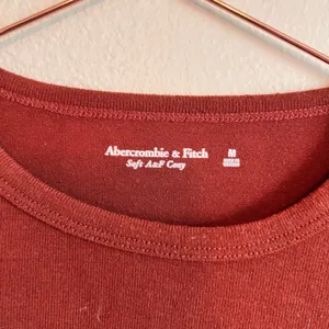 Abercrombie & Fitch Top Womens M Burgundy Soft AF Cozy Cropped Long Sleeve Tee thumbnail 3