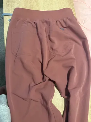 FIGS Scrub Pants High-Waisted Livingston Basic Mauve thumbnail 3