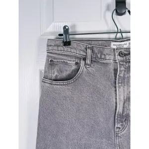 Abercrombie & Fitch 90s Straight Ultra High Rise Jeans Size 30 (10) Gray Y2K thumbnail 9