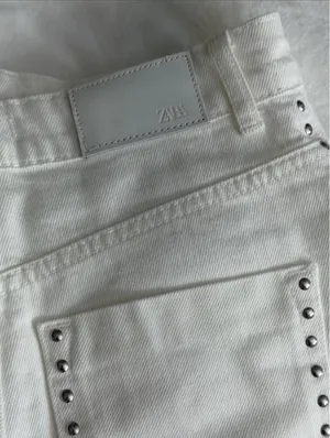 ZARA High-Waisted Studded Jeans thumbnail 5