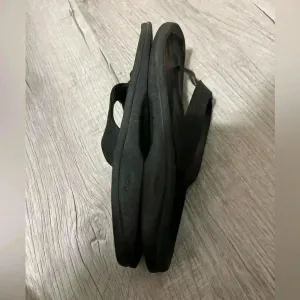 Olukai Flip Flops Sandals Slippers Black Size‎ 40 $90 Size 10 thumbnail 3
