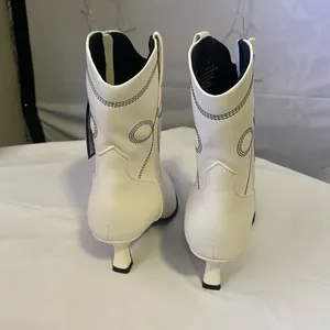 Stylish White Western Boots Size 7.5 thumbnail 3
