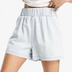 Topshop Light Wash Denim Pull On Elastic High Waist Retro Jort Shorts Size 4 thumbnail 1